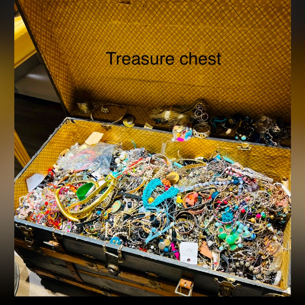 3 Lb Fabulous Huge Grab Bag~ Vintage Jewelry Lot~ Gold, Silver Rhinestones Pearl